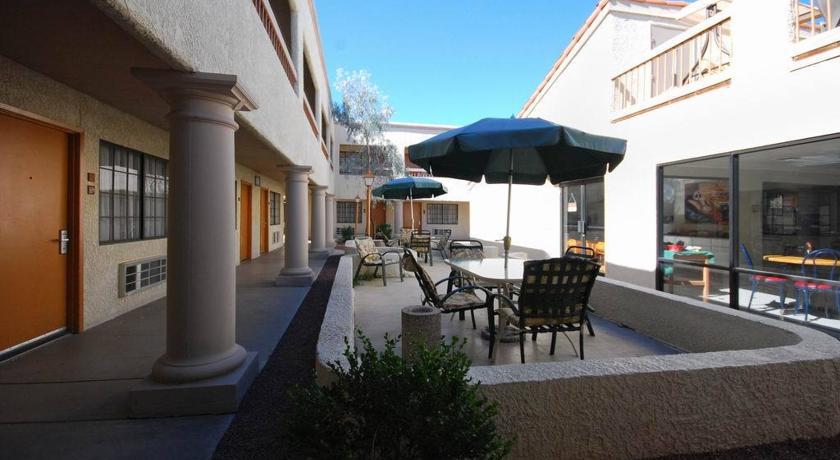 Hotel Ramada Tucson East Exterior foto