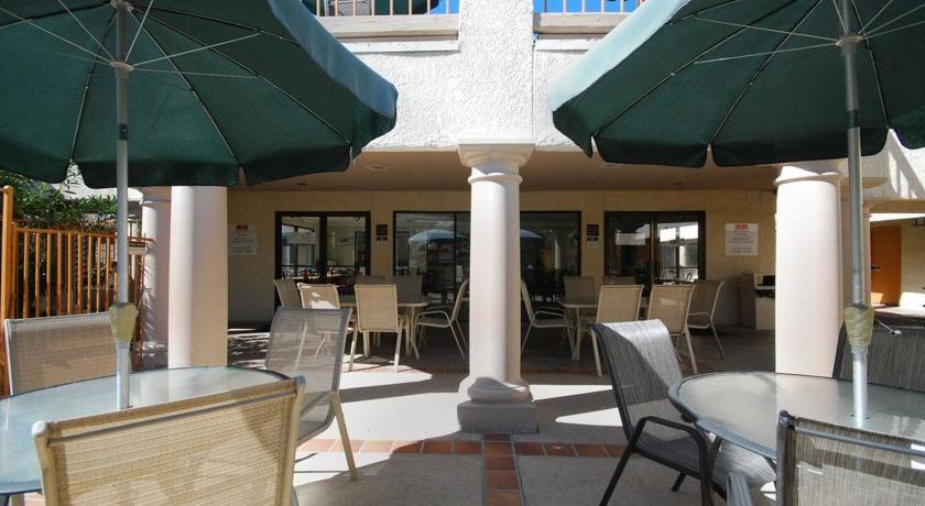 Hotel Ramada Tucson East Exterior foto